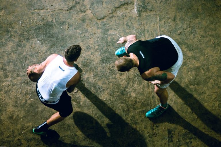 Blindsave: protective gear that adjusts its shape to body