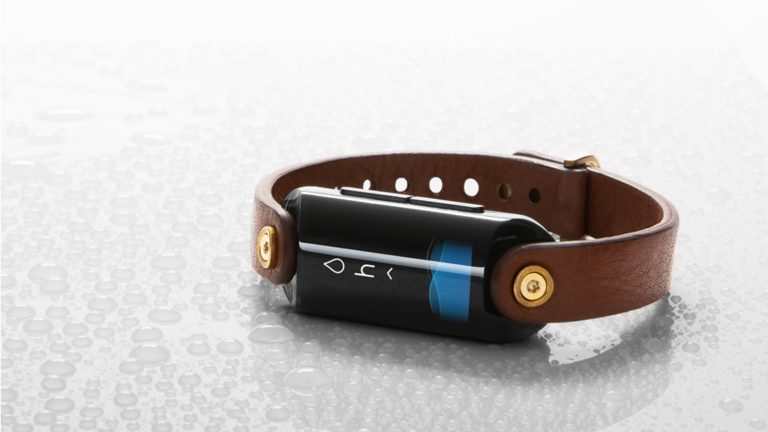 LVL: fitness tracker that measures your hydration level