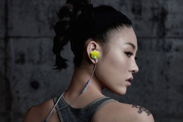 Carat Pro: heart rate monitor & 4GB storage biometric earbuds