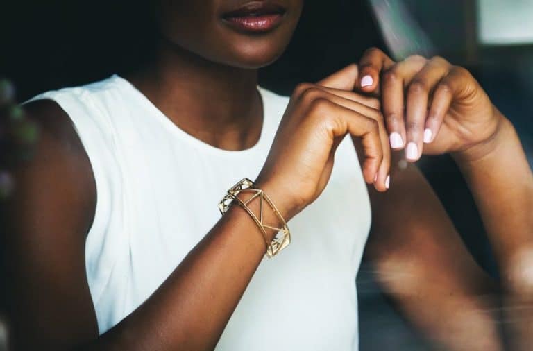 Bellafit: transform your wearable device into jewelry