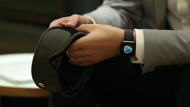 Silentmode: doze off with this noise and light cancelling mask