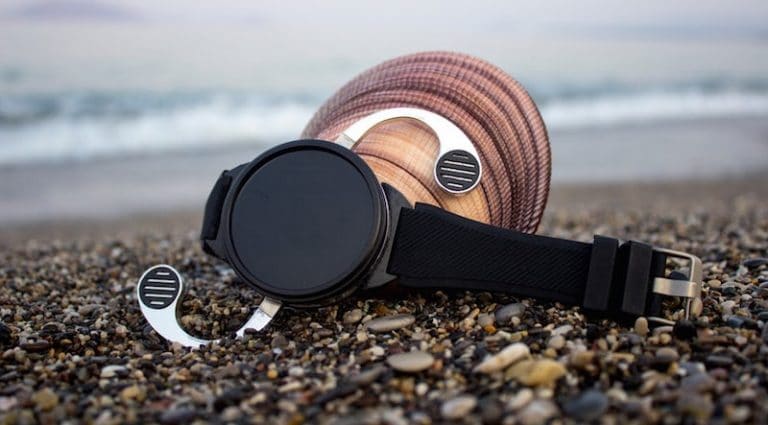 Shell is a unique mix of smartwatch and smartphone