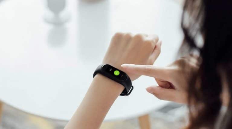 Hye+ is a dirt-cheap, more high-spec version of the Xiaomi Mi Band 3