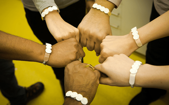 Researchers develop a cheap wearable that keeps tabs on UV exposure