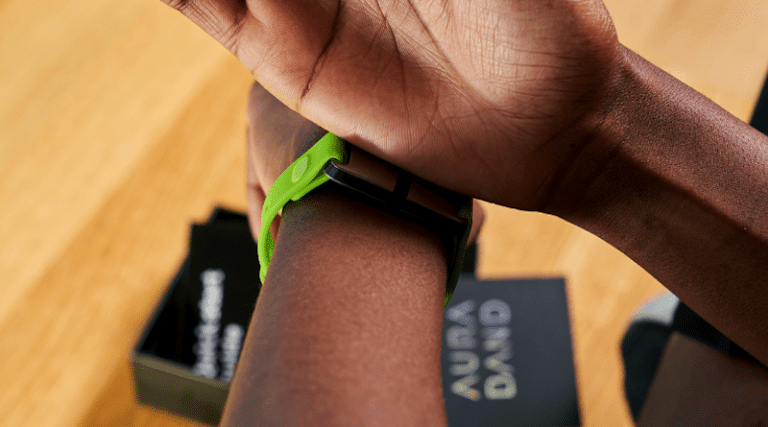 AURA Band: the fitness tracker with bioimpedance analysis is now available
