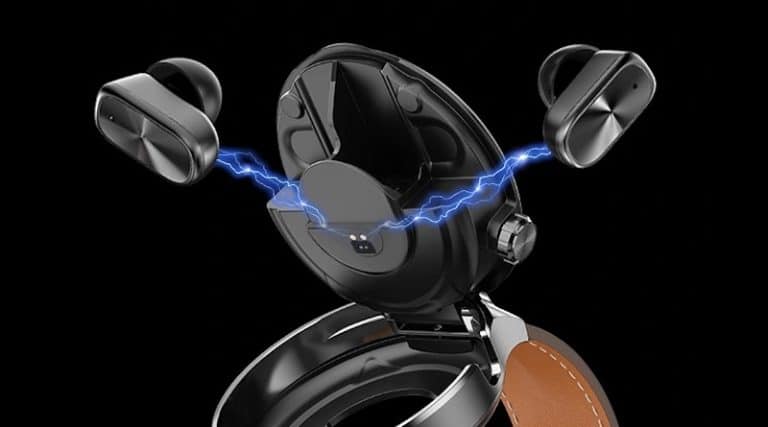 R7 Pro smartwatch has built-in headphones & live translation