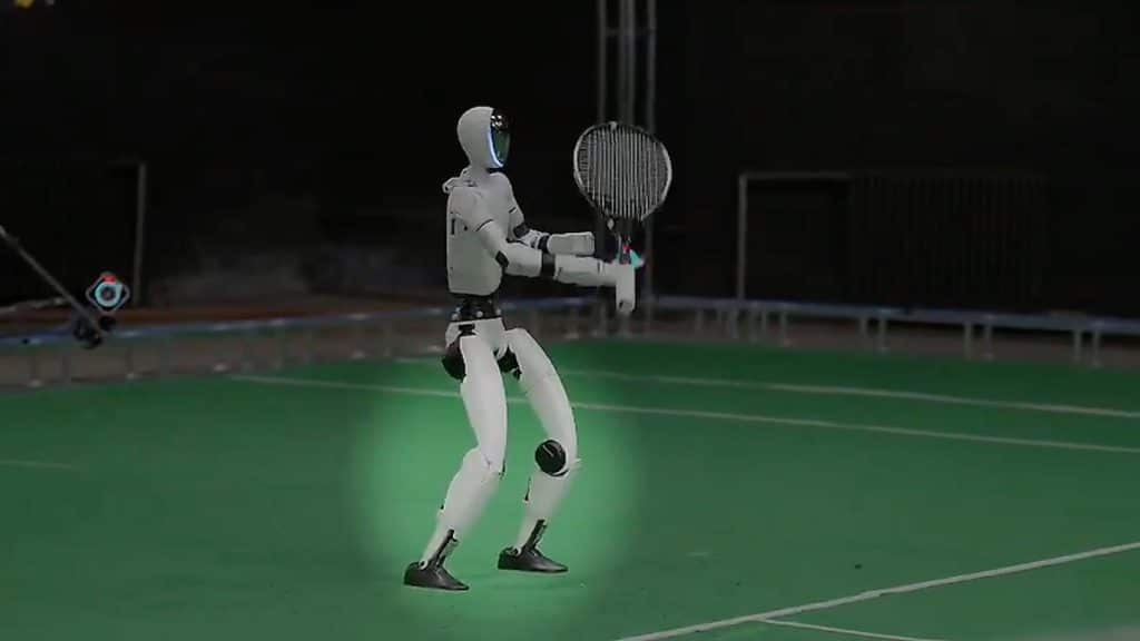 Humanoid tennis robot