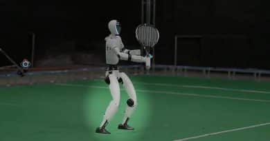 Humanoid tennis robot