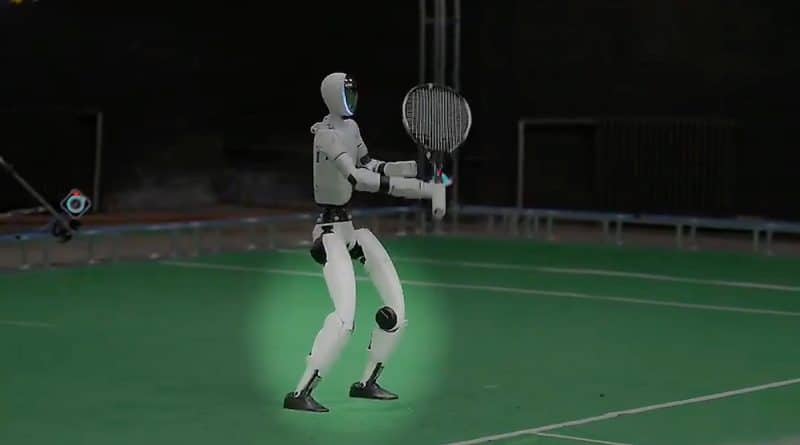 Humanoid tennis robot
