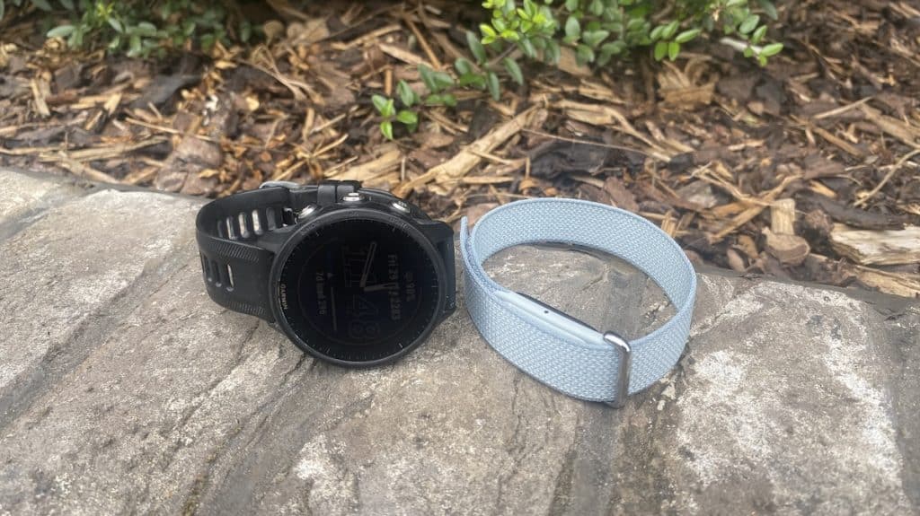 I took Fitbit Air out for a 5K run against a Garmin, mainly to see whether Google’s screenless tracker could keep up on the basics.