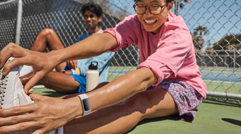 Fitbit Charge 6 on tennis courts